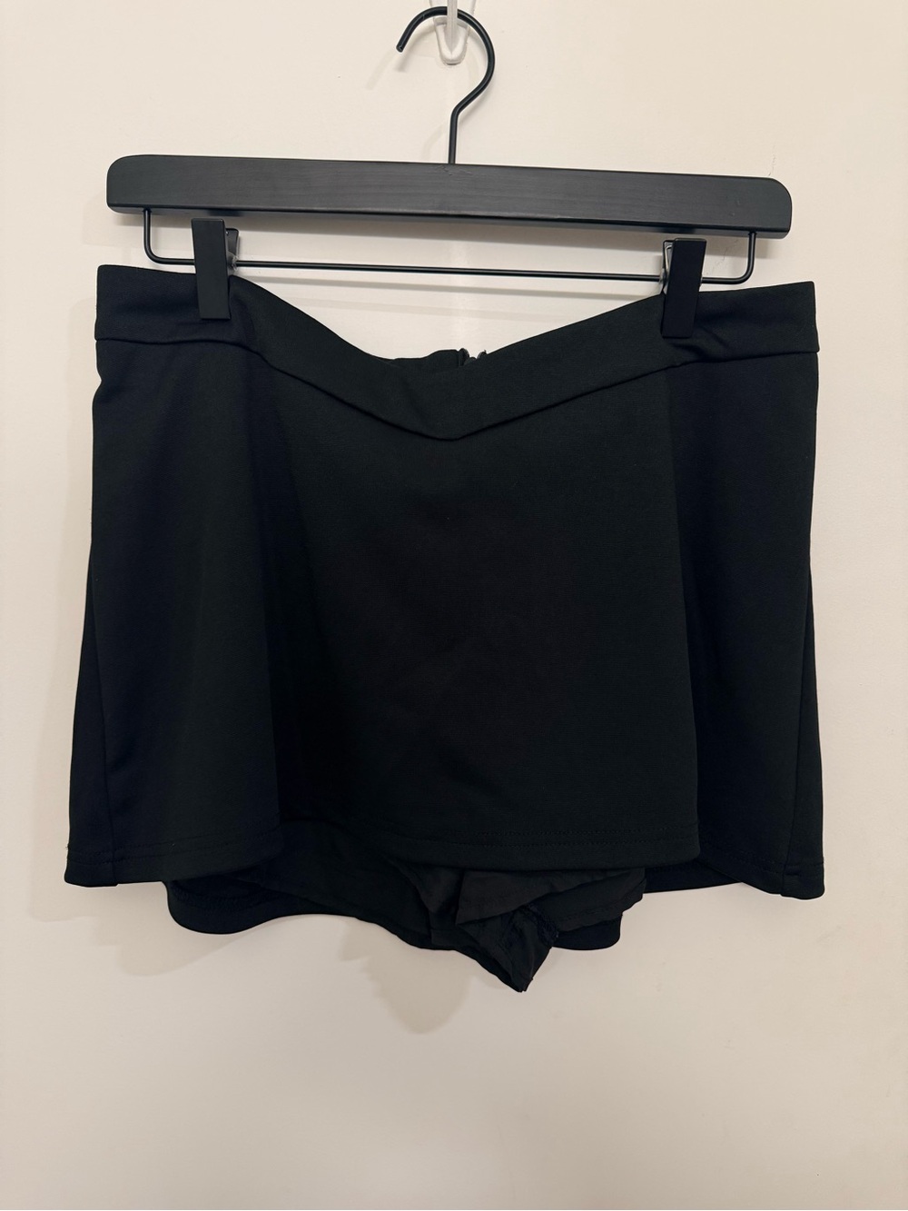 Cider Black V-Waist Skort Shorts